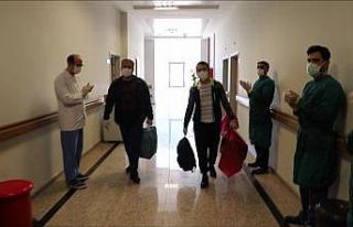Hatay’da koronayı yenen 30 hasta alkışlarla taburcu...