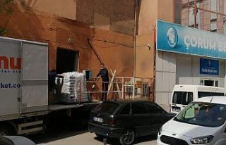 Hayırseverlerden gıda bankasına destek