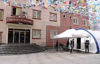 HDP önündeki ailelerin evlat nöbeti 213’üncü...