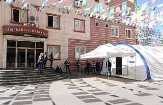 HDP önündeki ailelerin evlat nöbeti 225’inci...