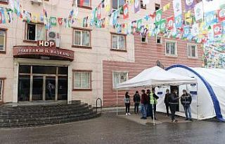 HDP önündeki ailelerin evlat nöbeti devam ediyor