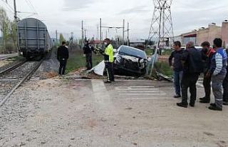 Hemzemin geçitte feci kaza: 5 yaralı