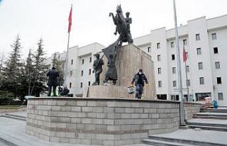 Hükümet Konağı önünde bakım ve yenileme çalışmaları...