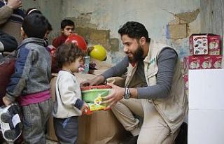 İdlib’te aynı evde yaşayan 42 yetim artık sahipsiz...