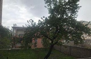 Iğdır’da kuvvetli fırtına sonrası dolu yağdı