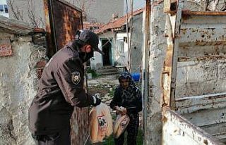 İhtiyaç sahibi ve sokağa çıkamayan yaşlı vatandaşların...