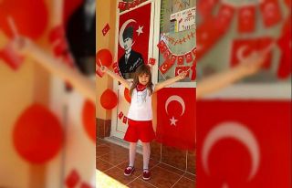 İki kardeş, 23 Nisan coşkusunu evlerine taşıdı