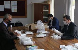 İlçeleri için maske üretiyorlar