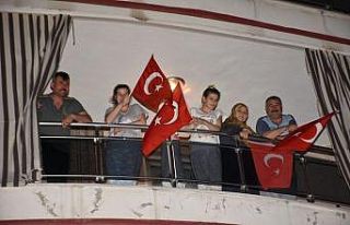 İncirliova kırmızı beyaza büründü