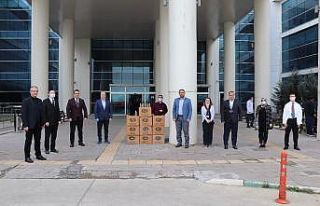 İş adamlarından sağlıkçılara kolonya desteği