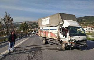 İskenderun’da kamyonet otomobile çarptı: 1 yaralı