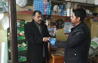 İskilip MYO öğrencileri maske ve eldiven dağıttı