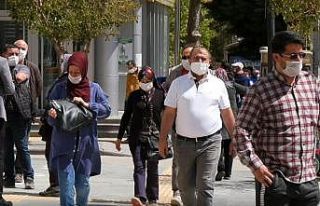 Isparta’da havaların ısınmasıyla caddelerde...