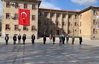 Isparta’da maskeli ve sosyal mesafeli 23 Nisan töreni
