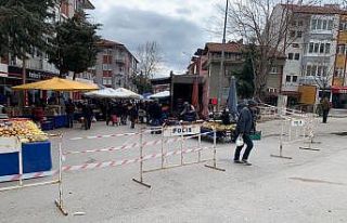 Isparta’daki pazarlarda demir bariyerli korona virüs...