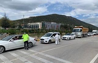 Isparta’ya girişlerde ev izolasyon taahhüt formu...