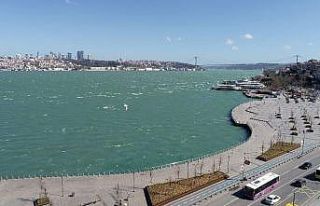 İstanbul Boğazı’nda sıra dışı renk