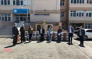 İstiklal Ortaokulundan 60 aileye gıda yardımı