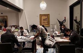 İsveç’te maske dikip ücretsiz dağıtan Iraklılar...