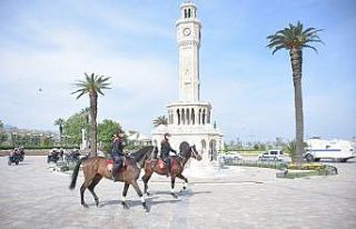 İzmir polisi, çocuklara bayram coşkusu yaşattı