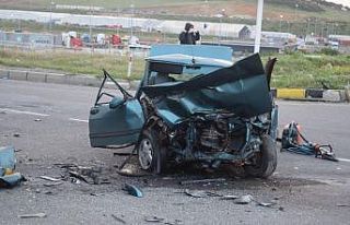 İzmir’de kamyon ile otomobil çarpıştı: 1 ölü