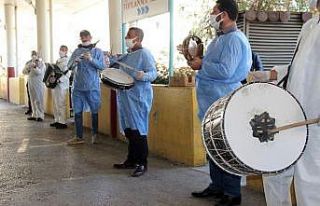 İzmir’de sağlık çalışanlarına moral konseri