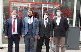 İzmirli hayırsever Kızılay’a dezenfeksiyon tüneli...
