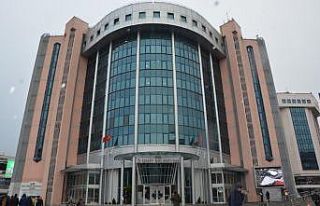 İzmit Belediyesi, dağıtacağı yardım kolilerini...