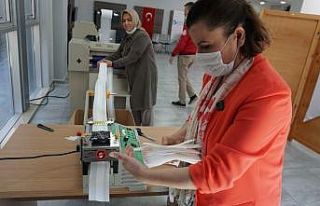 İzmit Belediyesi maske üretimini günlük 30 bine...