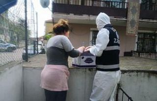 İzmit Belediyesinin yardım kolileri ihtiyaç sahiplerine...