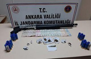 Jandarma ekipleri uyuşturucu ticareti yapan 3 kişiyi...