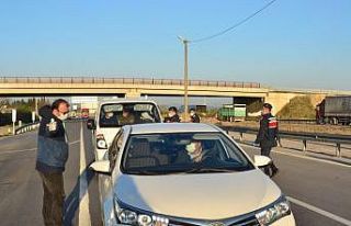 Jandarma korona virüs kontrolü yaparken uyuşturucu...