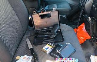 Jandarmadan kaçan otomobil cephanelik gibi çıktı