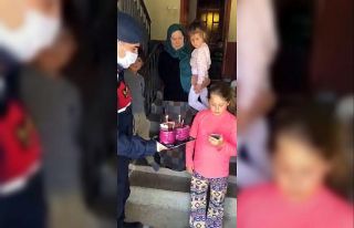 Jandarmadan minik Azra’ya doğum günü sürprizi
