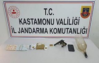 Jandarmadan uyuşturucuyla mücadelede 2 kişiyi yakaladı
