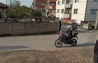 Kadınların kavgasını ayırmaya giden polisler...