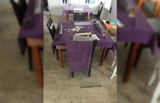 Kafede oyun oynatan bir kişi jandarma ekiplerince...
