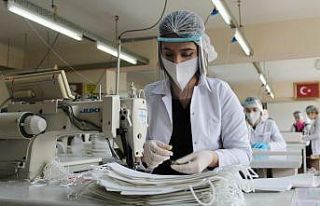 Kağıthaneli öğrenciler günde 10 bin maske üretiyor