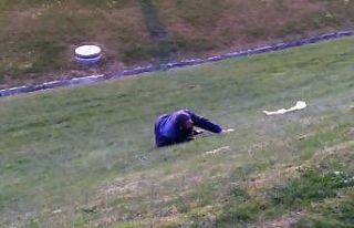 Kahvaltı yaparken kurşunla ayağından vuruldu