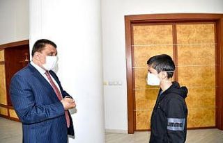 Kampanyaya burs parasını bağışladı