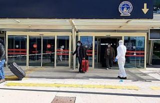 Karadağ’dan 3 uçakla gelen 492 kişi 14 günlük...