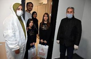 Karantina altındaki çocuklara anlamlı ziyaret