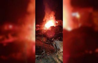 Karantina altındaki mahallede ev alevlere teslim...