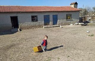 Karantina döneminde köydeki çocuklar kent merkezlerinden...