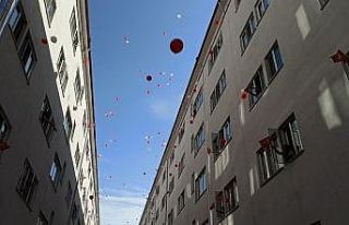 Karantina yurdunda balonlar koronadan kurtulmak için...