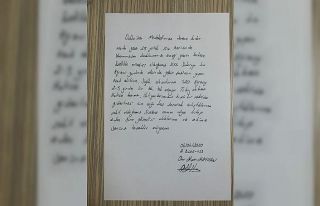 Karantina yurtlarından ayrılan vatandaşlar ekiplere...