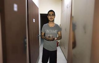 Karantinada doğum günü sürprizi