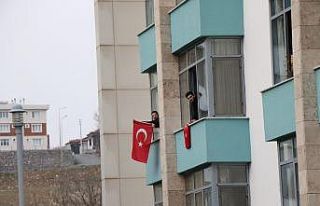 Karantinadaki vatandaşlara konser ve doğum günü...
