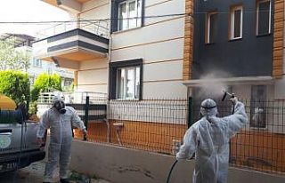 Karantinaya alınan binada dezenfekte çalışması