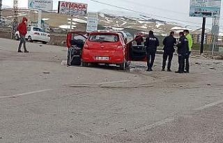 Karayazı’da trafik kazası: 3 yaralı